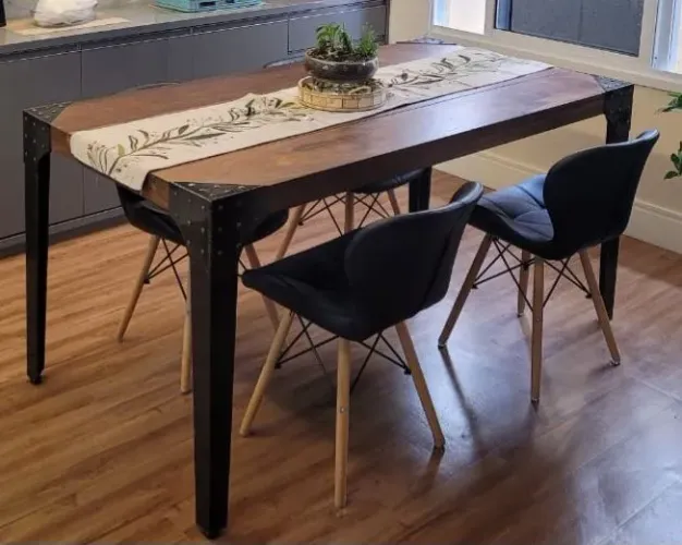Mesa de Jantar Estilo Industrial para 06 lugares