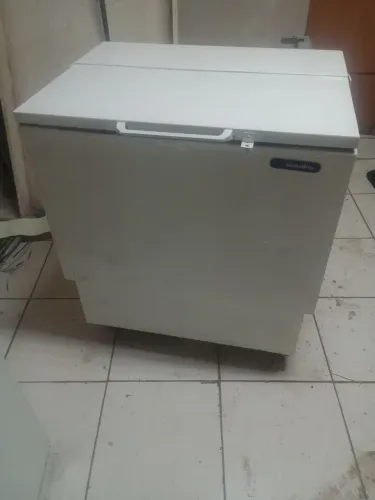 Freezer 220 uma tampa