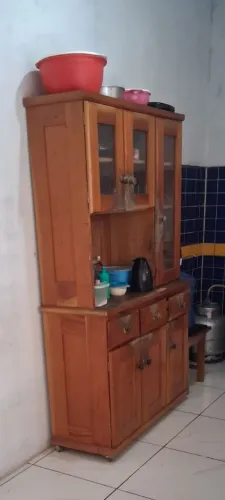 Vendo armário de madeira 