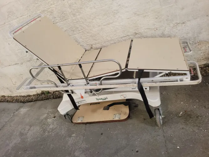 Cama hospitalar Hidráulica Com grades de segurança 