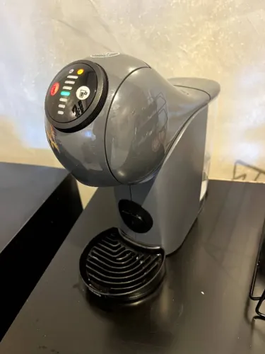 Cafeteira Dolce Gusto Preta