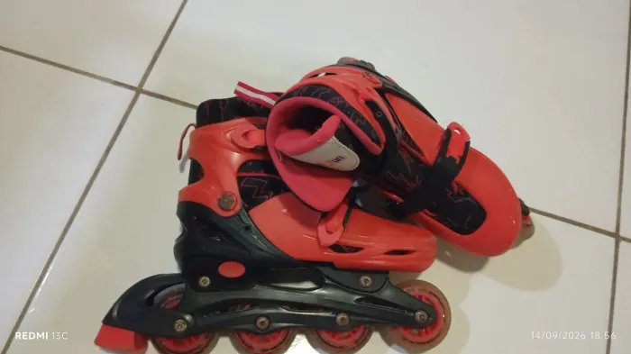 Vendo patins infantil n° 32 ao 35, vem com cotoveleira e joelheira