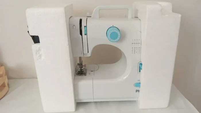 Máquina de costura Philco Novinha 