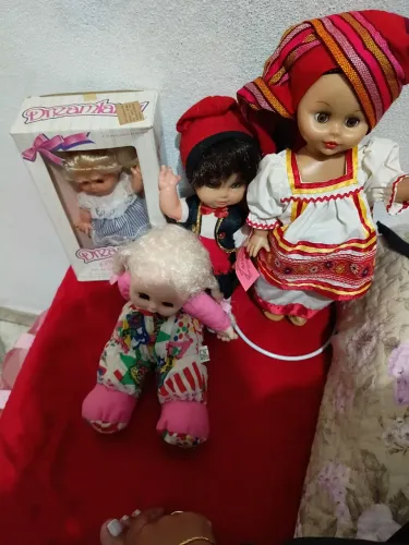Lote de bonecas antigas não vendo separadas