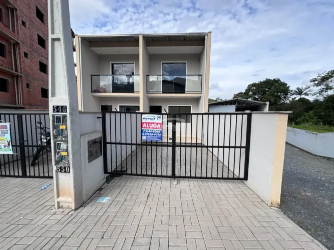 Lindo sobrado disponível para locação no Bairro Fortaleza Alta, em Blumenau/SC.