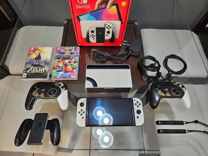 Nintendo Switch OLED 64GB + Zelda + Mario Kart + 2 Controles