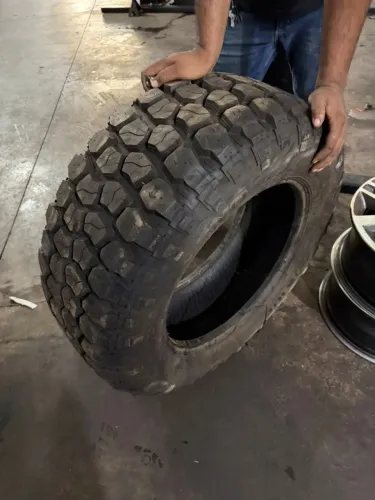 Jogo de Pneus 35x12,5x20 Dodge Ram 1500