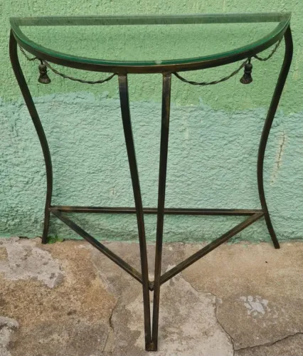 Lindo Aparador de canto com tampo de vidro. Formato meia lua. Medida 80 X 67 X 30.
