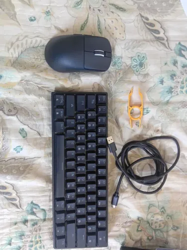 Vendo combo de teclado e mouse faço troca de preferência em mouse bom os dois estao novos 
