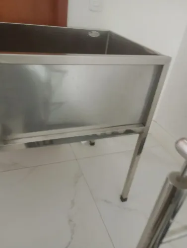 Vendo banheira para pet shop em inox semi nova
