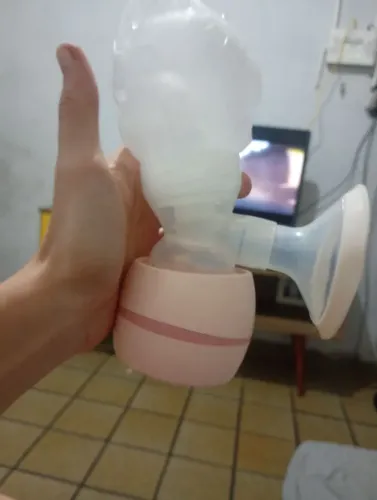 Bomba de tirar leite ele está completo tem caixa