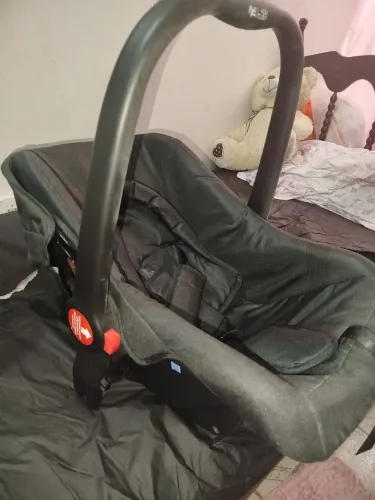 Carrinho + bebê conforto seminovo