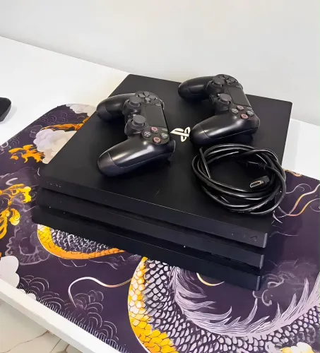 Ps4 pro 1tb 2controles originais