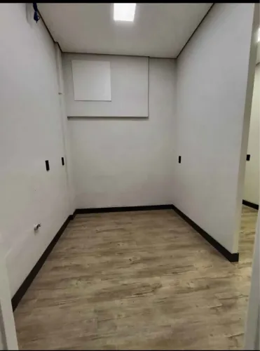 Aluga-se sala comercial no centro de Jaraguá do Sul