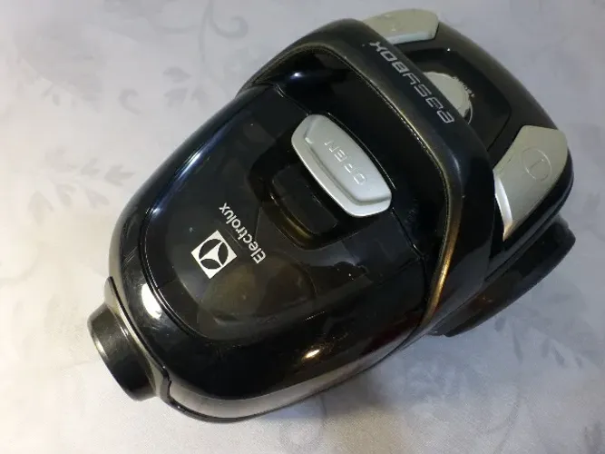 Aspirador De Pó Electrolux Easy1 Box 1600w Sem Saco 110v/127