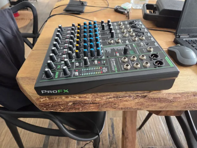 Mesa de Som Mackie ProFX10v3 + Fonte Original + Cabo USB (Perfeito Estado