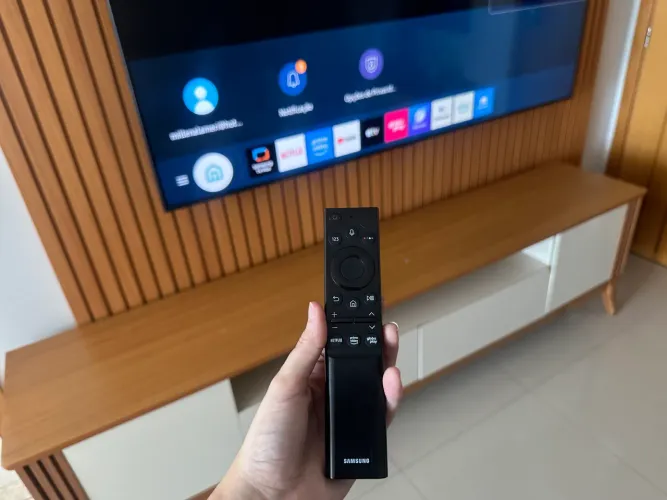 TV Samsung 75 Polegadas 4K Crystal UHD AU7700 - Perfeito Estado