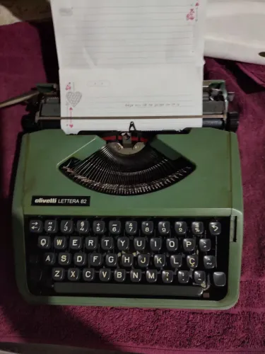 Máquina de escrever datilografia