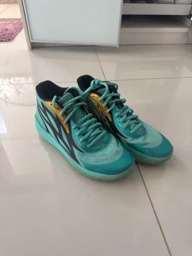 Vendo tênis de basquete