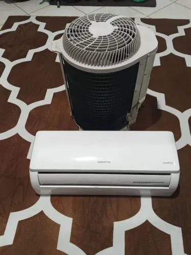 CENTRAL DE AR 12.000.BTUS INVERTER SEMI NOVA 