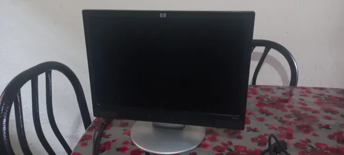 Monitor HP 17 polegadas com entrada HDMI e alto falante imbutido 