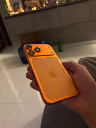 IPHONE XR na carcaça do 17 PRO MAX
