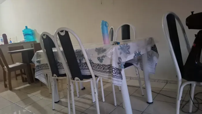 Vendo mesa 6 cadeiras e rack