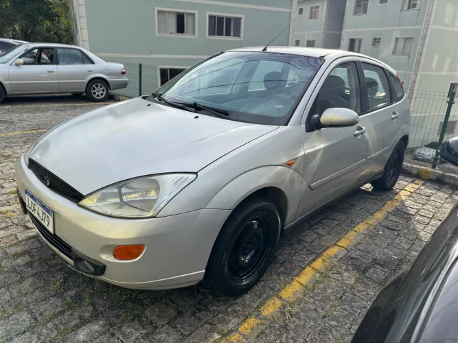 Ford Focus 1.8 16V 5P 2003