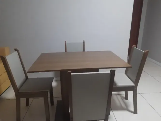 Mesa de Jantar 4 lugares com 4 cadeiras