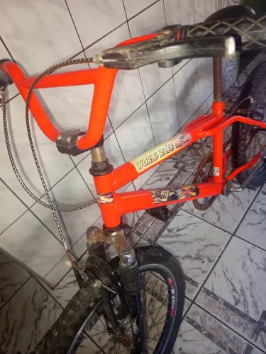 Bicicleta infantil hot Wheels aro 20