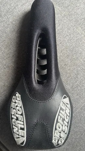 Selim Profile Triathlon Tri Stryke Trilho Titânio Preto 16 Cm 6 Cm
