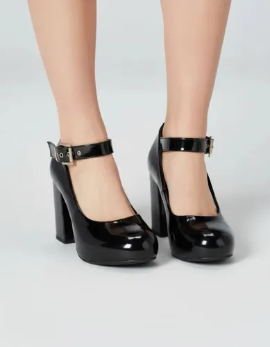 sapato griffe em couro verniz preto