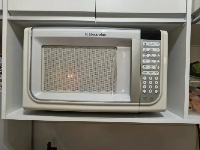Microondas Eletrolux MEF41 de 31 litros (Não Funciona)