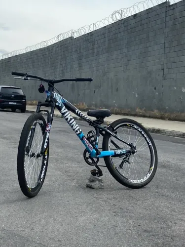 Vendo uma bike viking x aro 26 com suspensão nero e com freio hidráulico só pegar e andar