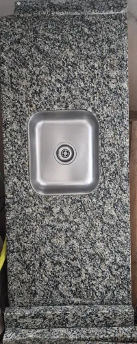 Combo torneira e bancada de granito