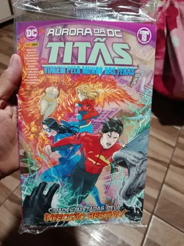 Hq Titãs: Viagem Pelo Mundo Das Feras (lacrada)