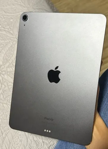 Apple iPad Air 5th Generation Cinza Espacial 64 Gb 10.9 (Usado)