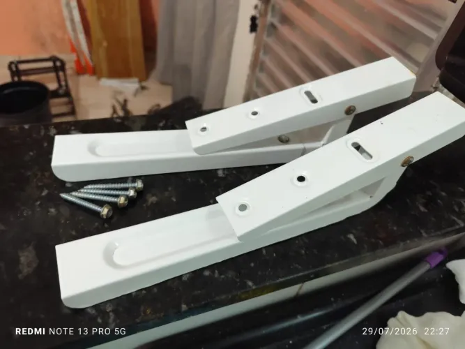 Suporte branco para micro ondas