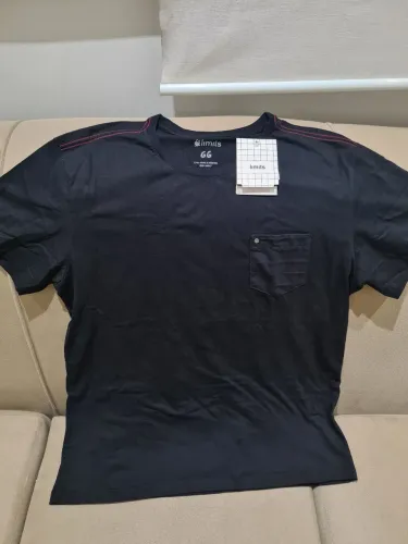 Camiseta Preta com detalhe em Pesponto e Bolso - Nova - Limits