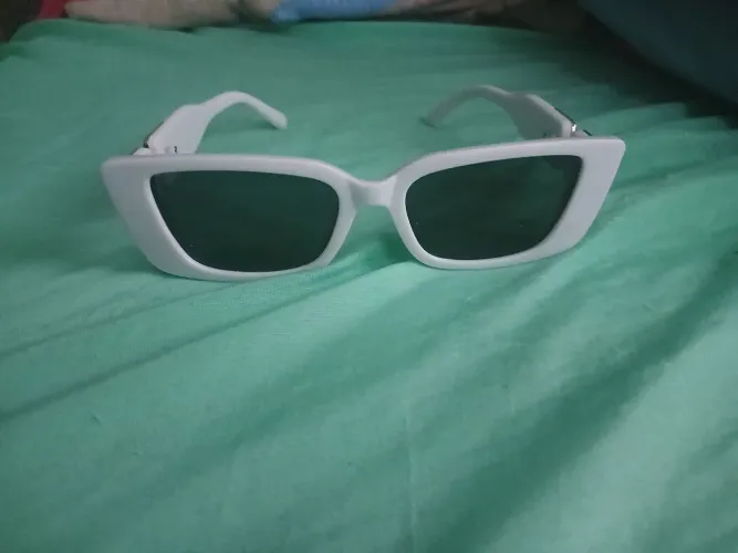 Oculos de sol branco ensarjoy 35 reais
