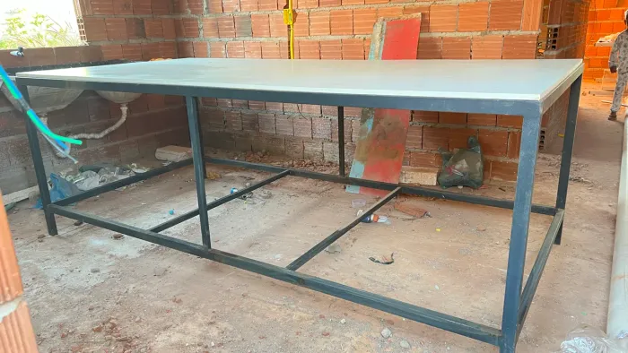 Mesa cortar tecido. 