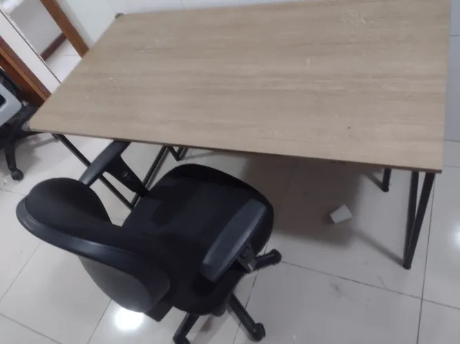Cadeira e mesa de escritório