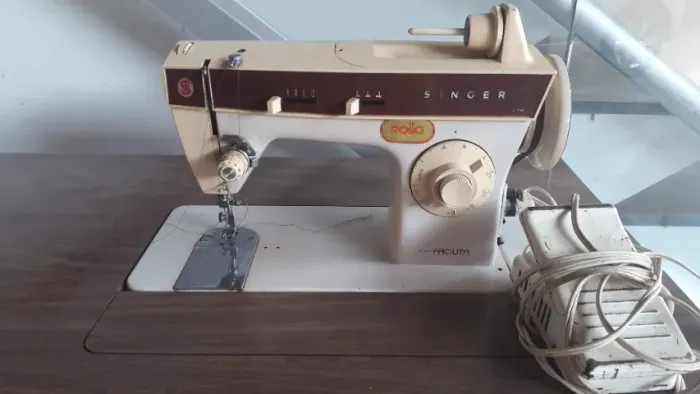 Máquina de Costura Singer 248 + Gabinete Original (Caseia e Borda)