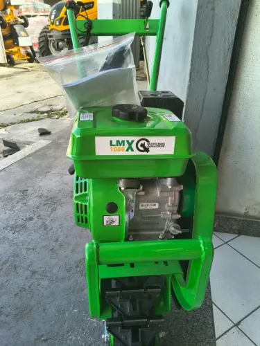 Mini cultivador de esteira (burrinho mecânico) LMX 6,5 cavalos a gasolina.