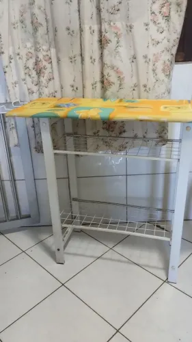 Mesa de passar fixa semi nova