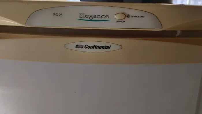 Geladeira 110v: R$ 500 Gela muito e está super conservada. Funcionando 100%.