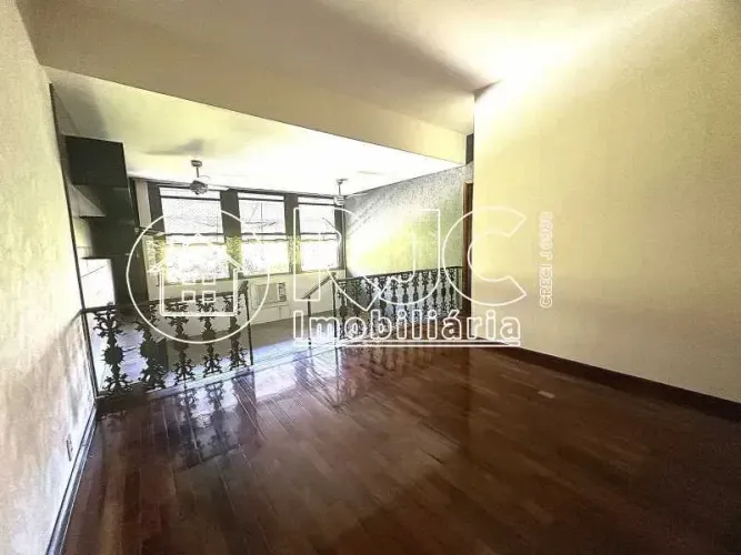 Rua Uruguai, parte nobre, apto 03 quartos, sendo 1 suíte e 1 vaga de gararem
