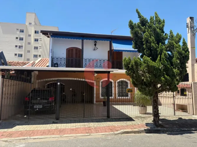 Casa à venda com 3 quartos sendo 1 suíte master - 300 m² de terreno - No bairro Vila Tatet