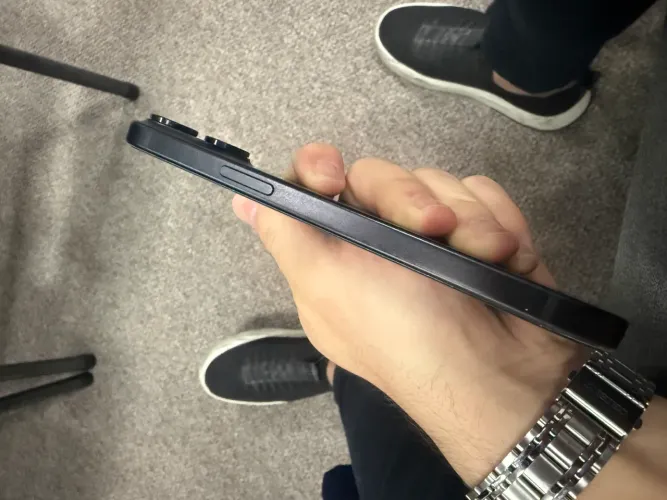 iPhone 15 - Em perfeito estado.