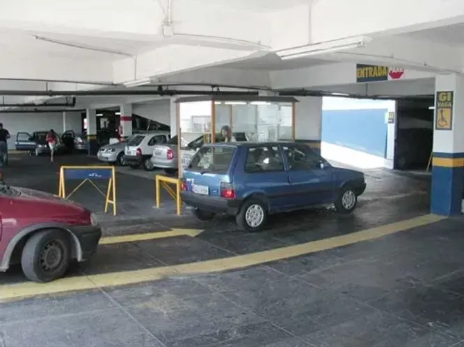ALUGO VAGA DE GARAGEM NO ESTACIONAMENTO DO CENTRO COMERCIAL POLO 1 EM MADUREIRA. 